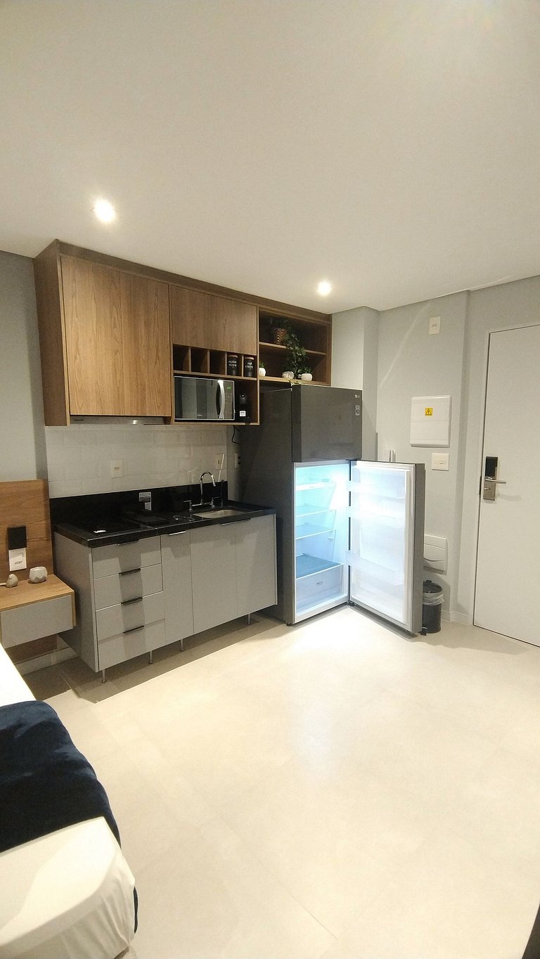 Belo Studio Pinheiros a 200 mts Metro Oscar Freire