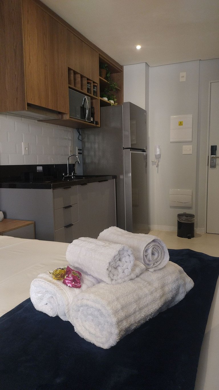 Belo Studio Pinheiros a 200 mts Metro Oscar Freire
