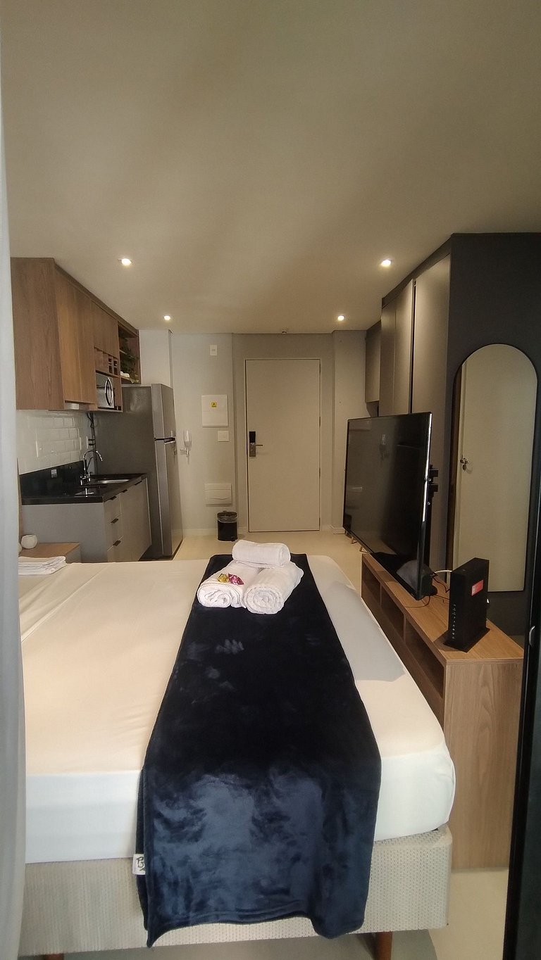 Belo Studio Pinheiros a 200 mts Metro Oscar Freire
