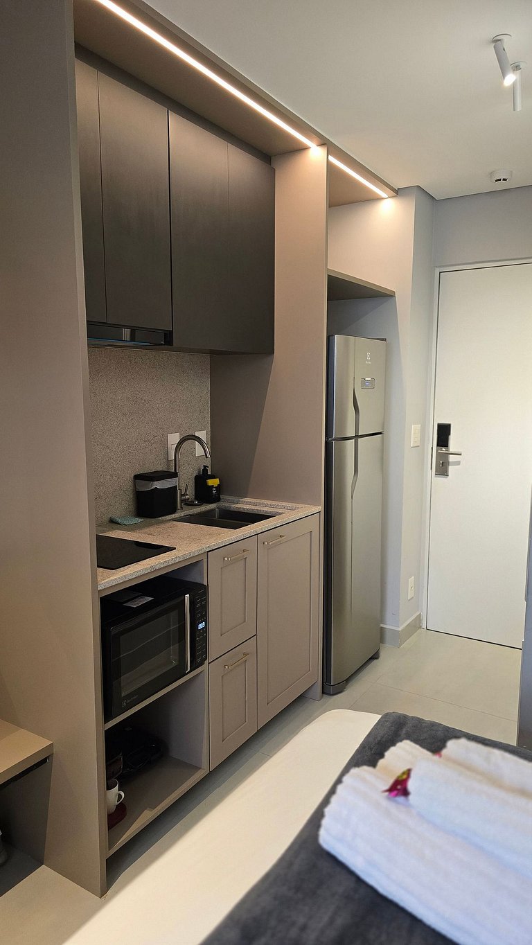 Studio Pinheiros a 200 mts Metrô Oscar Freire
