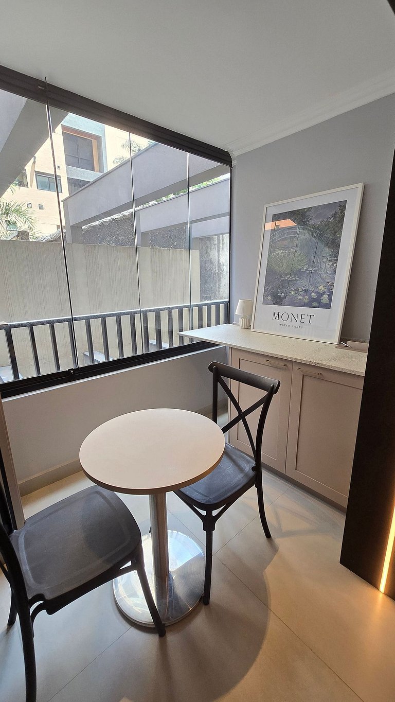 Studio Pinheiros a 200 mts Metrô Oscar Freire