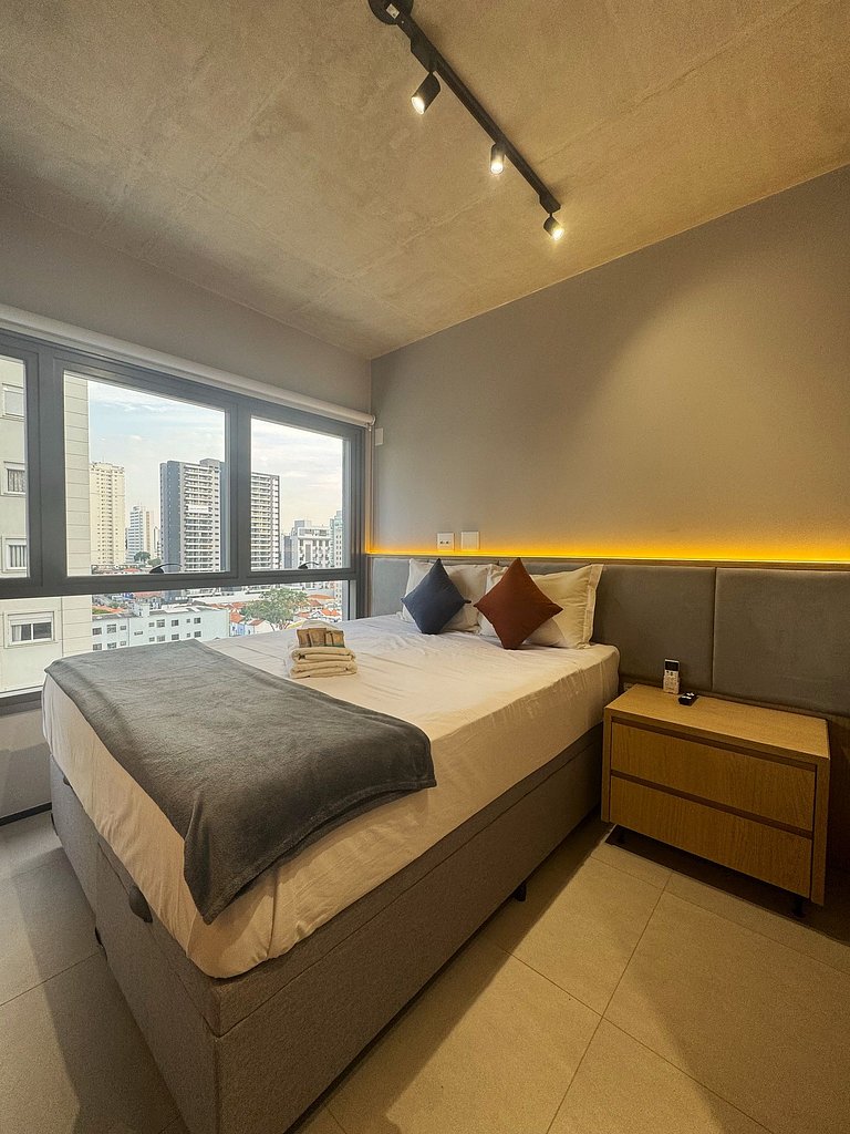 Belo Studio Prox. Metrô Santa Cruz / Cama QUEEN