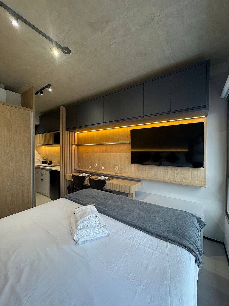 Belo Studio Prox. Metrô Santa Cruz / Cama QUEEN