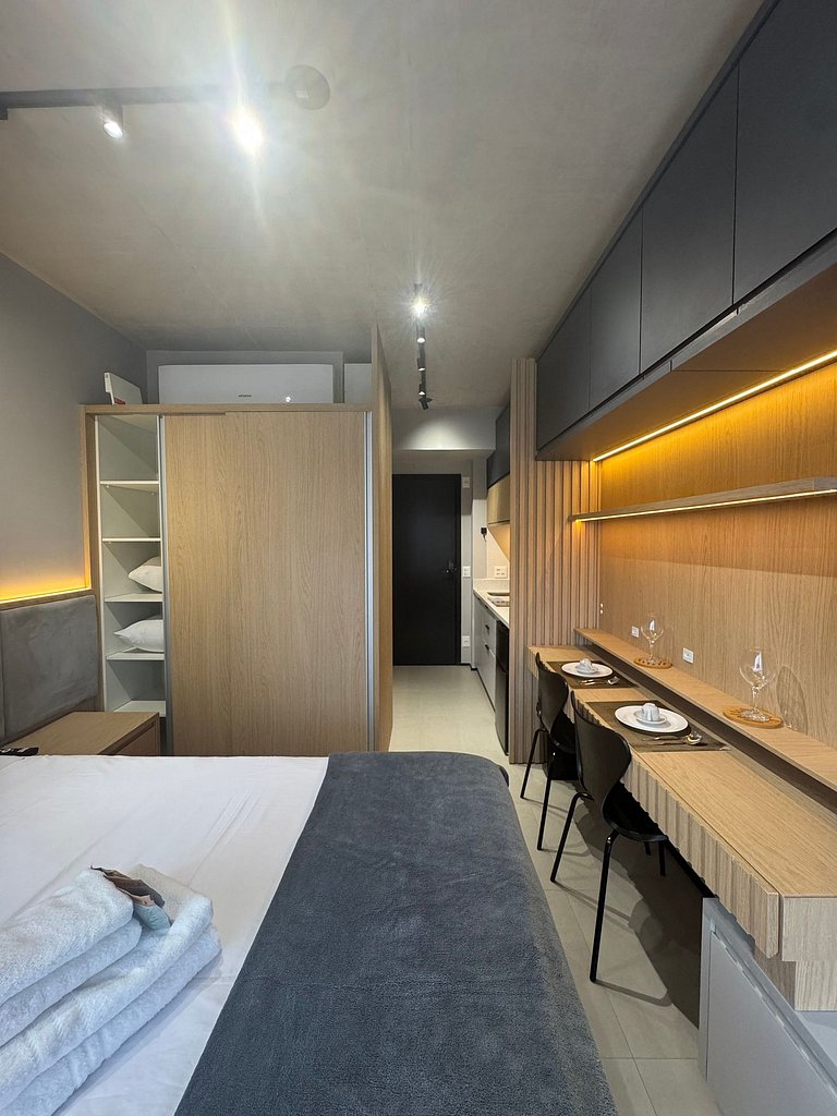 Belo Studio Prox. Metrô Santa Cruz / Cama QUEEN