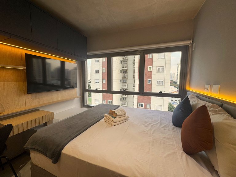 Belo Studio Prox. Metrô Santa Cruz / Cama QUEEN