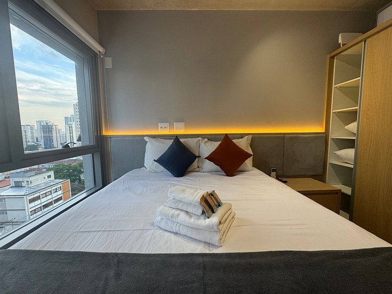 Belo Studio Prox. Metrô Santa Cruz / Cama QUEEN