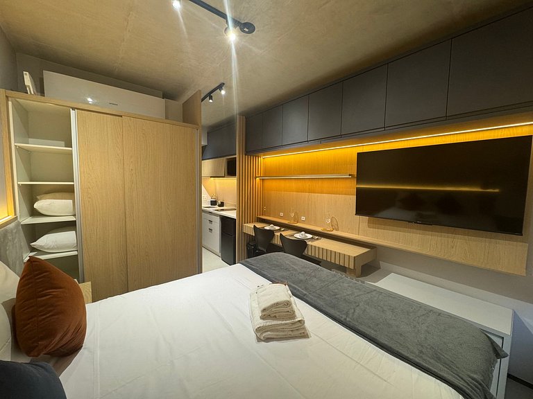 Belo Studio Prox. Metrô Santa Cruz / Cama QUEEN