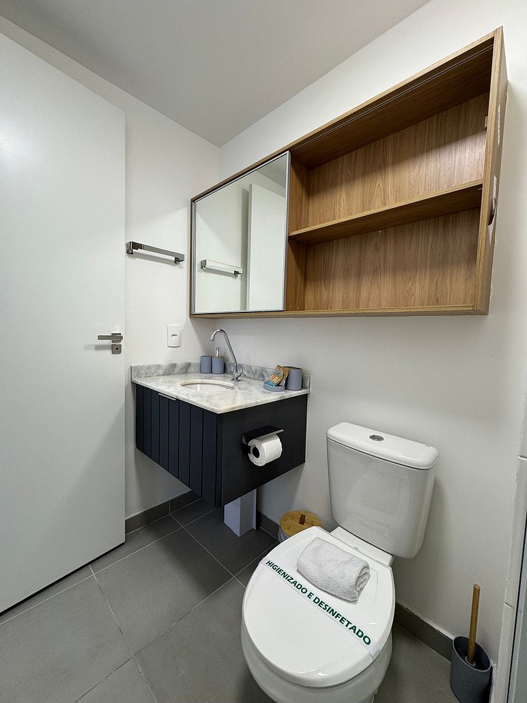 Studio Confortável e completo no Itaim com Sacada