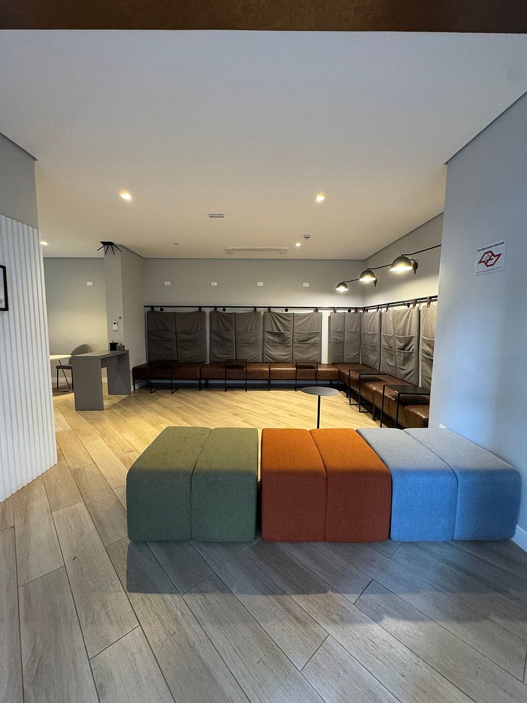 Studio Confortável e completo no Itaim com Sacada