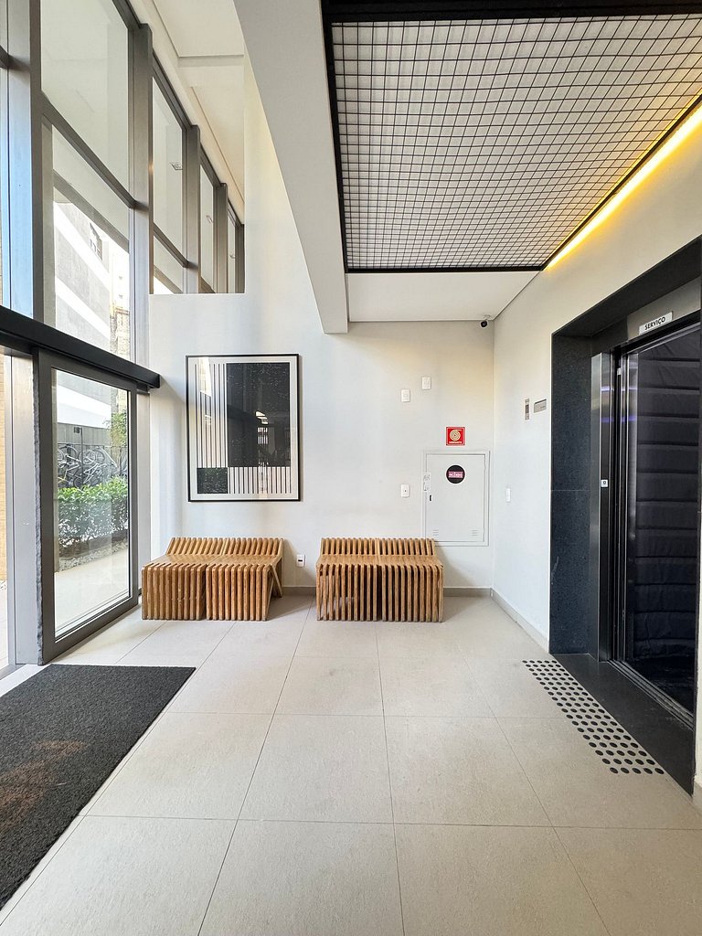 Studio Confortável e completo no Itaim com Sacada