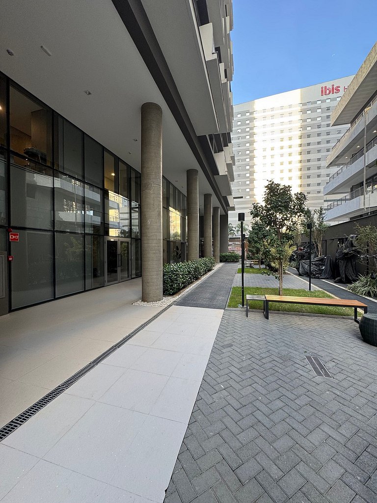 Studio Confortável e completo no Itaim com Sacada