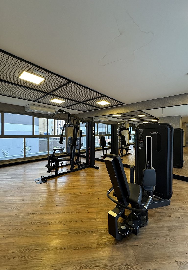 Studio Confortável e completo no Itaim com Sacada