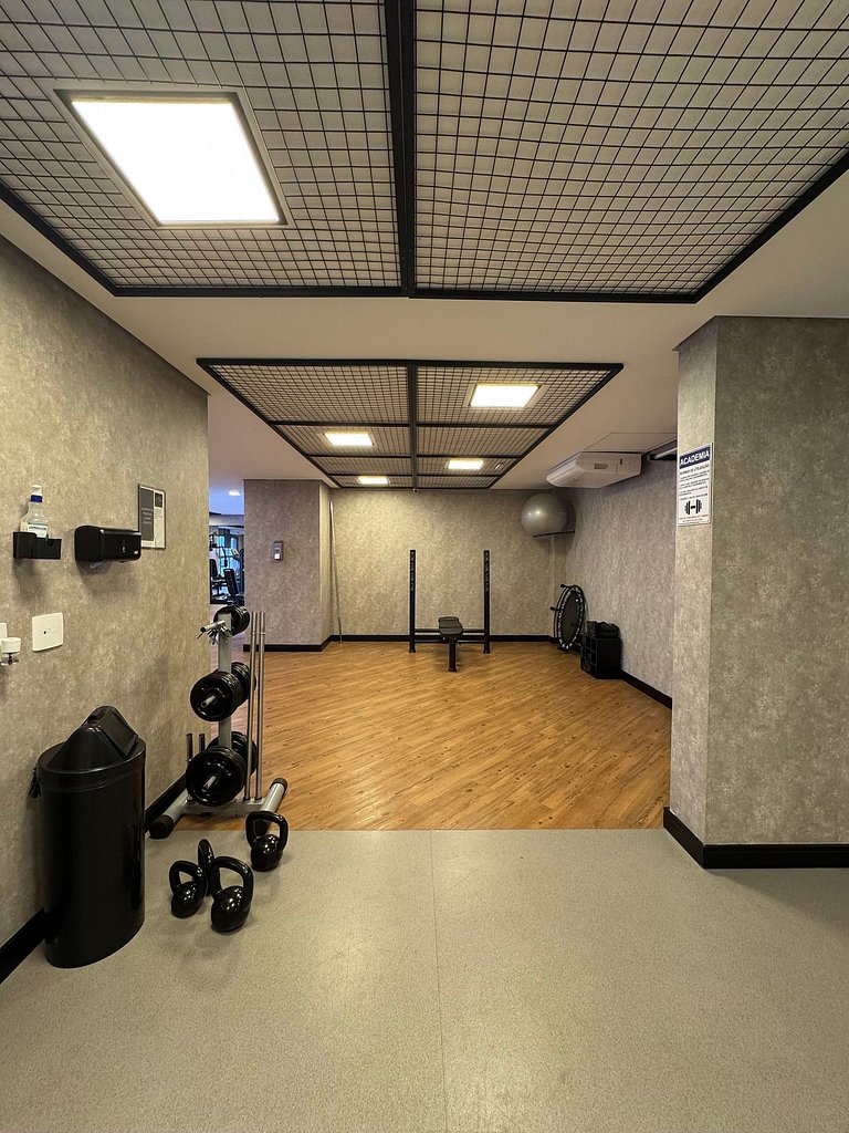 Studio Confortável e completo no Itaim com Sacada