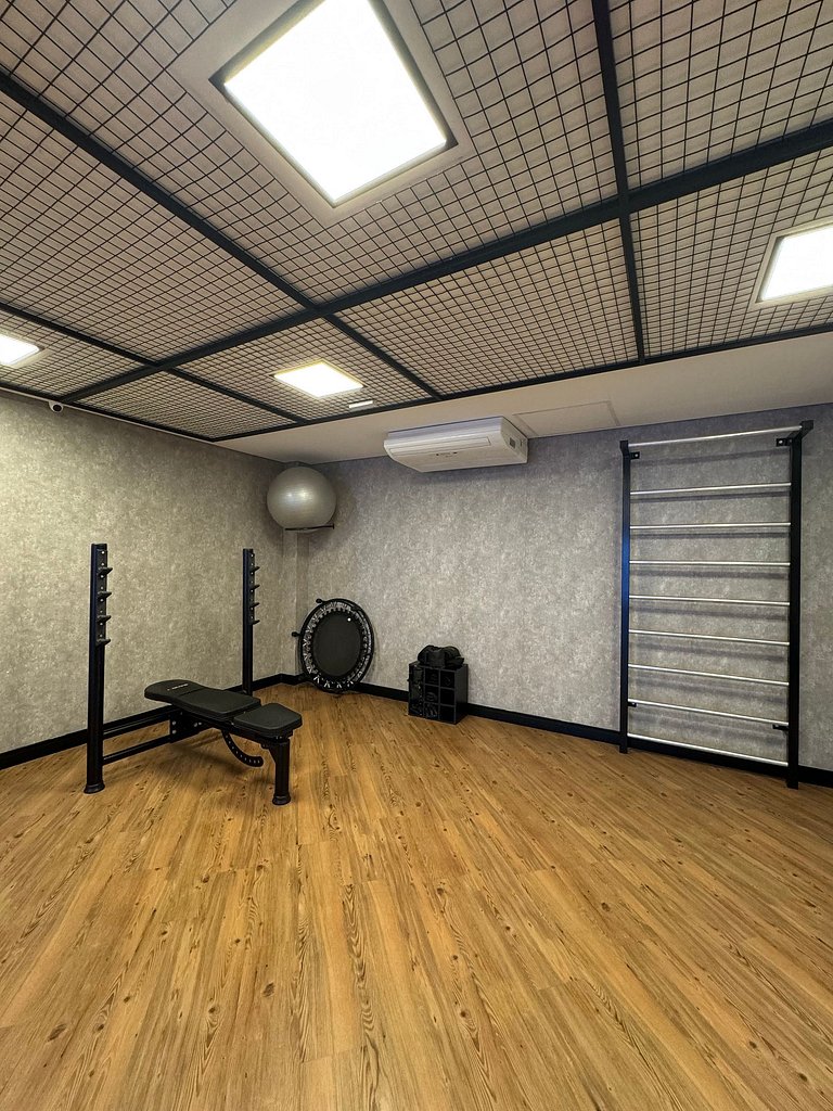 Studio Confortável e completo no Itaim com Sacada