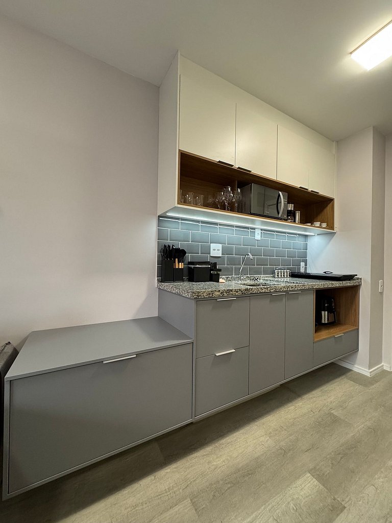 Studio Conforto em Pinheiros/ Sacada / 2 min metro