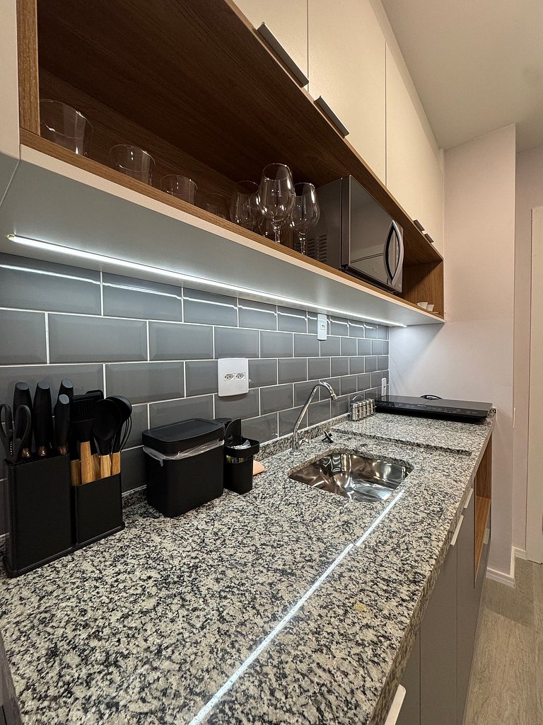Studio Conforto em Pinheiros/ Sacada / 2 min metro