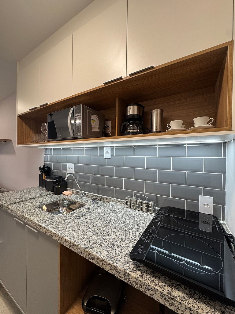Studio Conforto em Pinheiros/ Sacada / 2 min metro