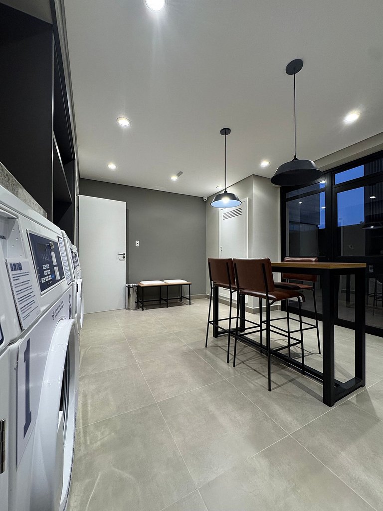 Studio Conforto em Pinheiros/ Sacada / 2 min metro