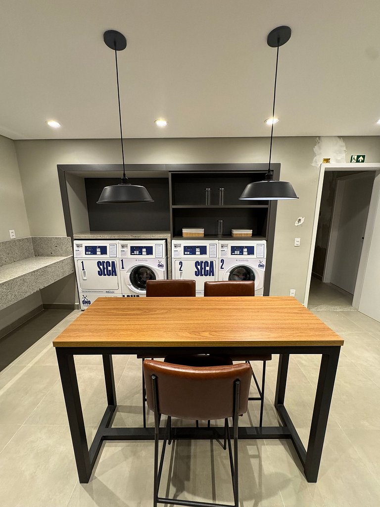 Studio Conforto em Pinheiros/ Sacada / 2 min metro