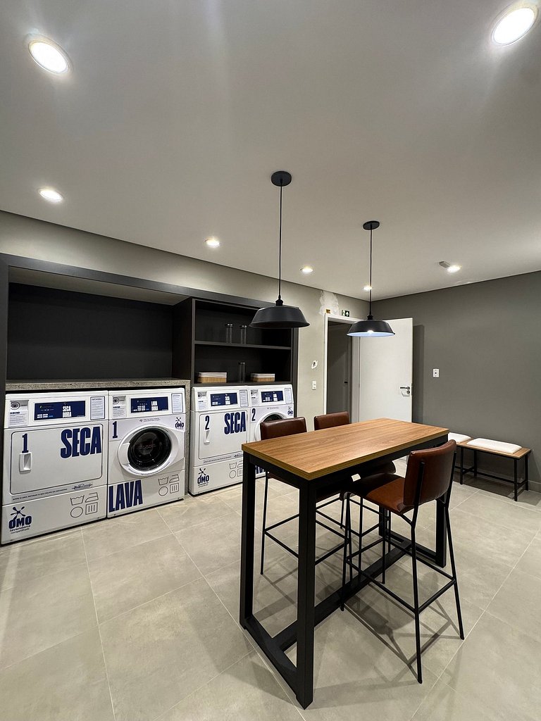 Studio Conforto em Pinheiros/ Sacada / 2 min metro