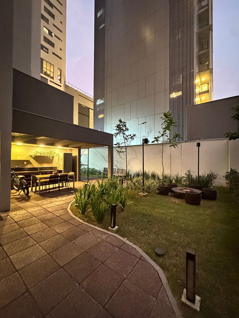 Studio Conforto em Pinheiros/ Sacada / 2 min metro