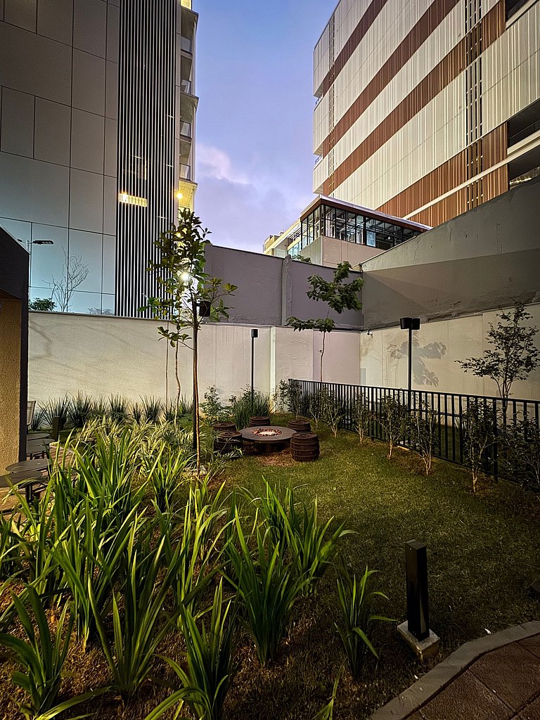 Studio Conforto em Pinheiros/ Sacada / 2 min metro
