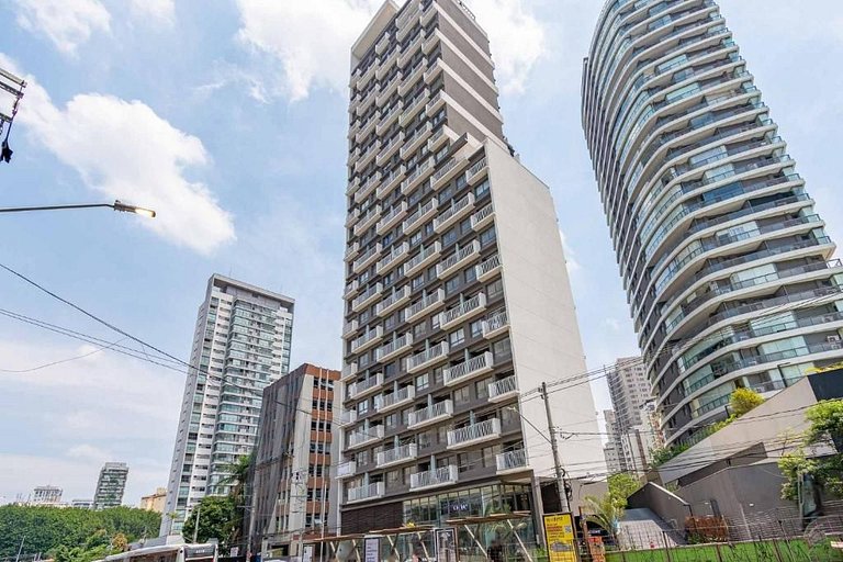 Studio Confortável e completo no Itaim com Sacada