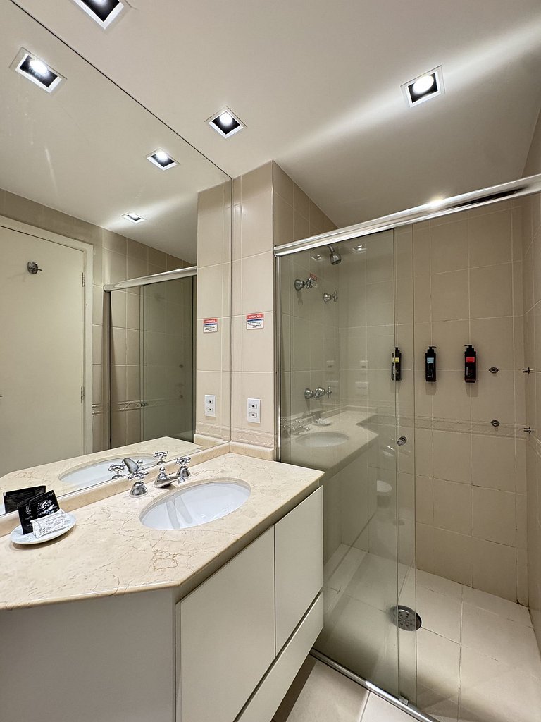 Elegância no Itaim /Cama King/Piscina/Restaurante