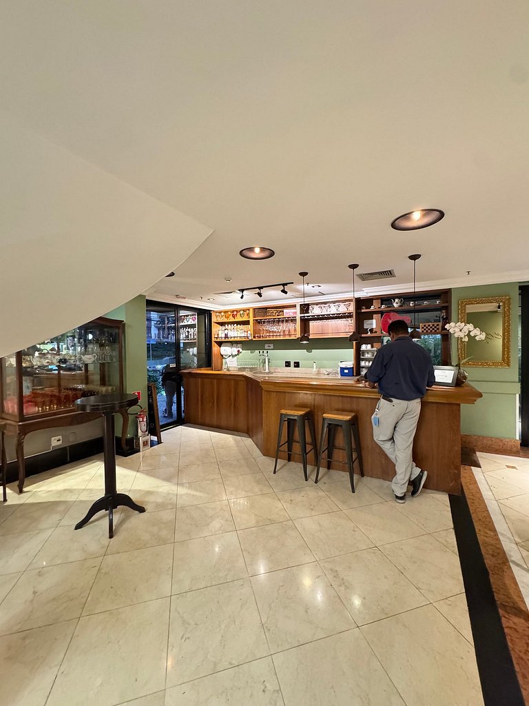 Elegância no Itaim /Cama King/Piscina/Restaurante