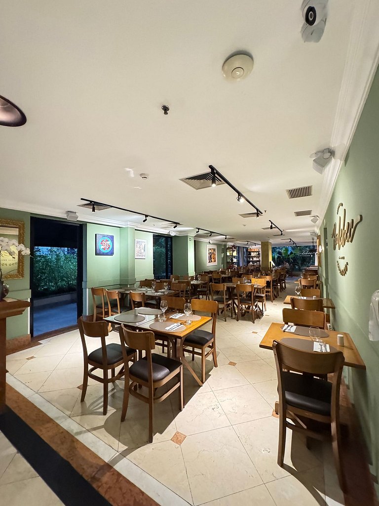 Elegância no Itaim /Cama King/Piscina/Restaurante