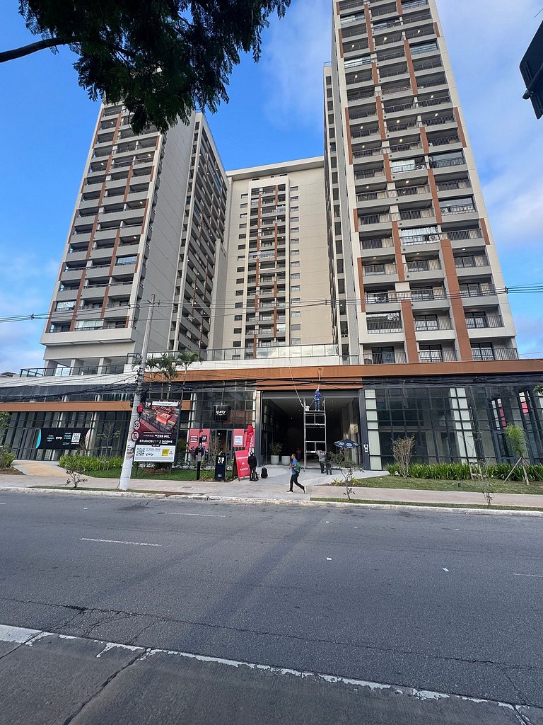 Belíssimo Studio no Brooklin / Estação Morumbi