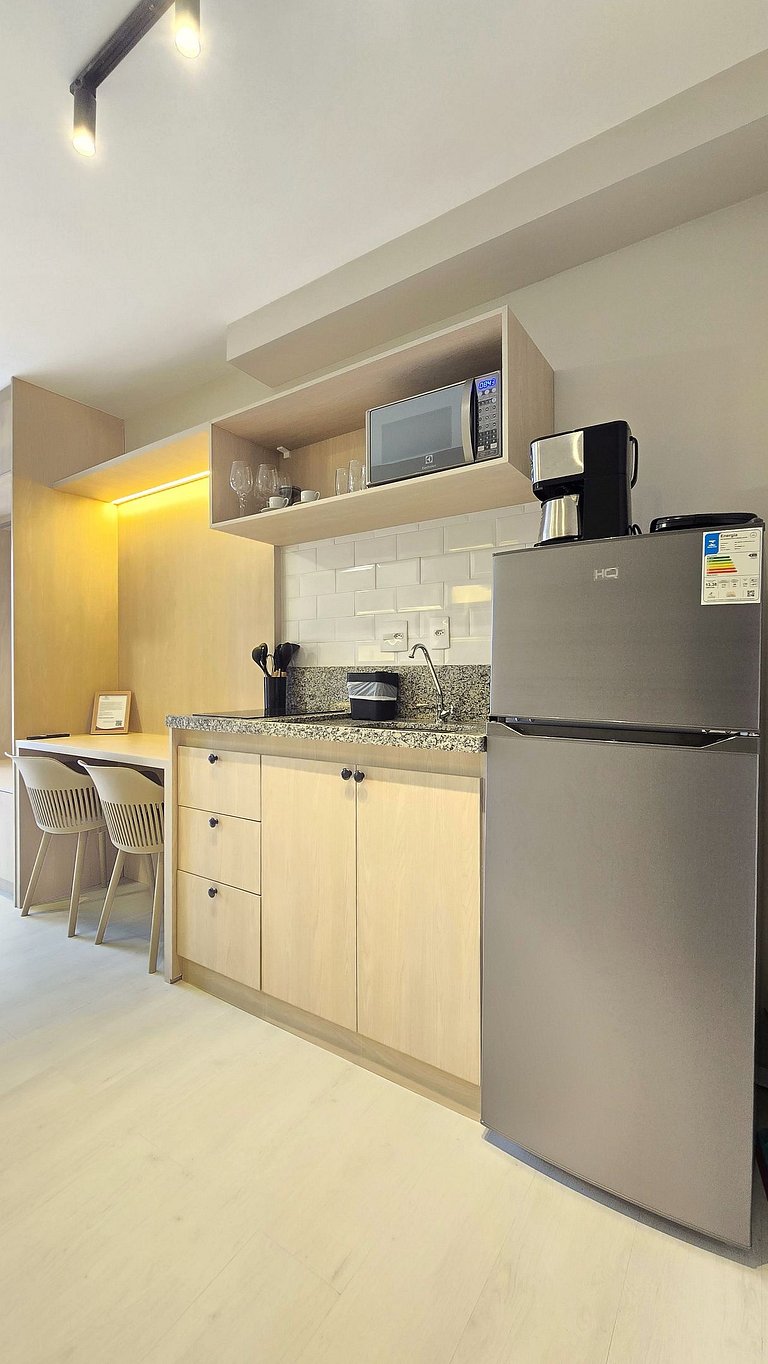 Studio Conforto em Pinheiros/ Sacada / 2 min metro