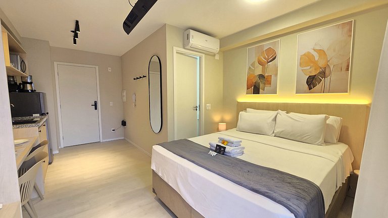 Studio Conforto em Pinheiros/ Sacada / 2 min metro
