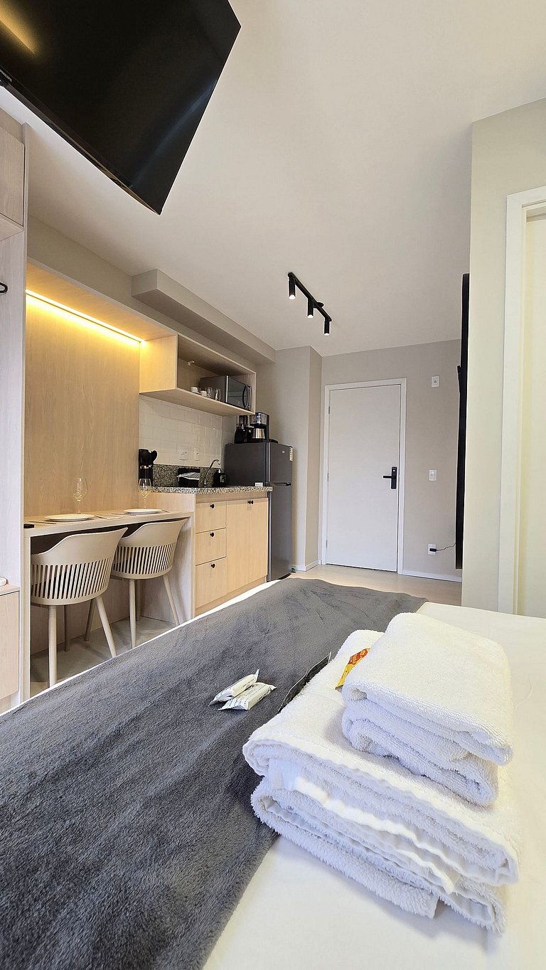 Studio Conforto em Pinheiros/ Sacada / 2 min metro
