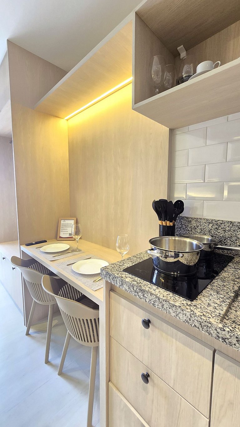 Studio Conforto em Pinheiros/ Sacada / 2 min metro