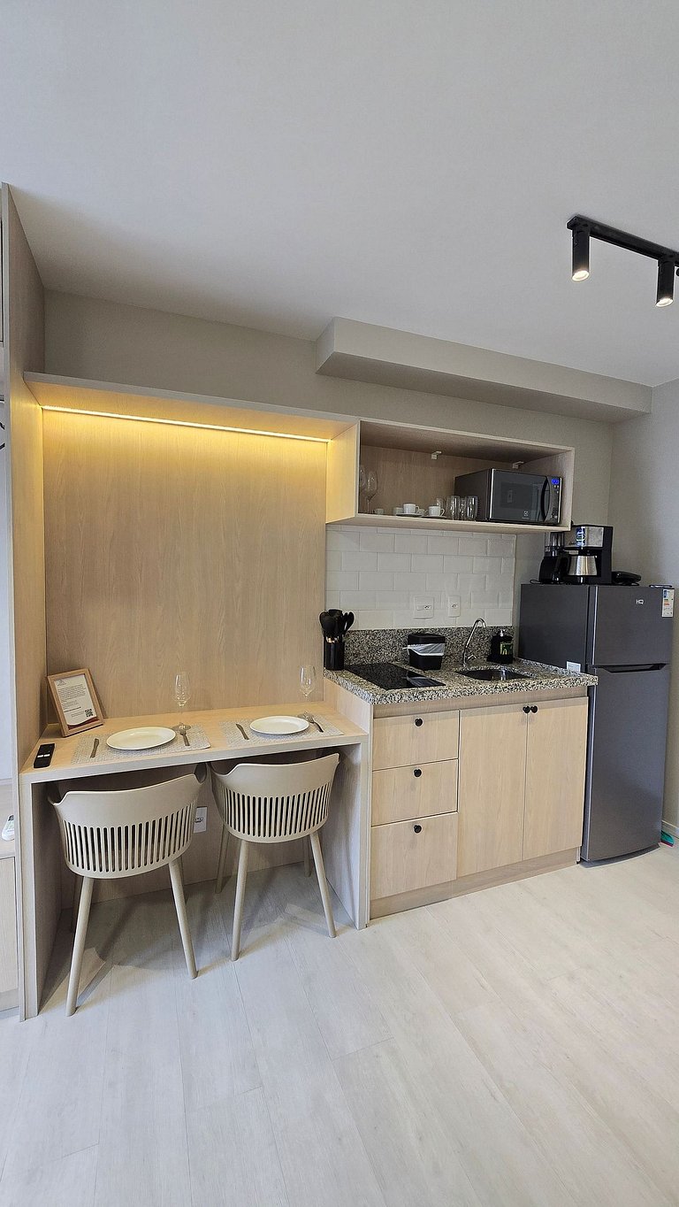 Studio Conforto em Pinheiros/ Sacada / 2 min metro